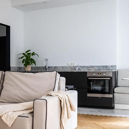 Miro Rooms French - Quiet Chic, Free Private Parking Riga Exterior photo