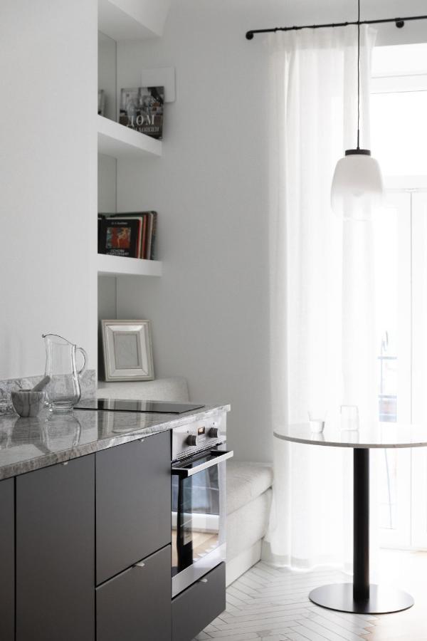 Miro Rooms French - Quiet Chic, Free Private Parking Riga Exterior photo
