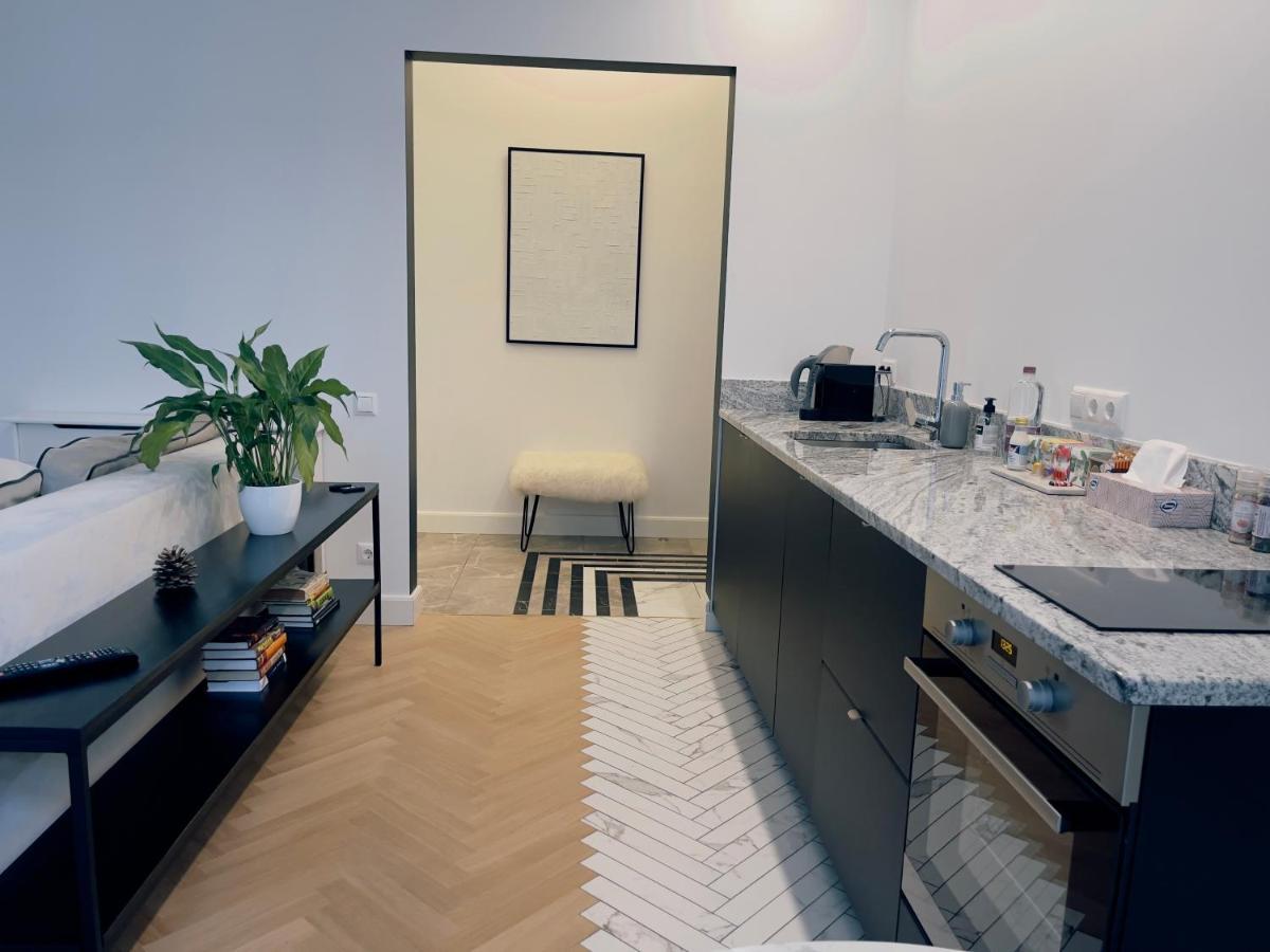 Miro Rooms French - Quiet Chic, Free Private Parking Riga Exterior photo